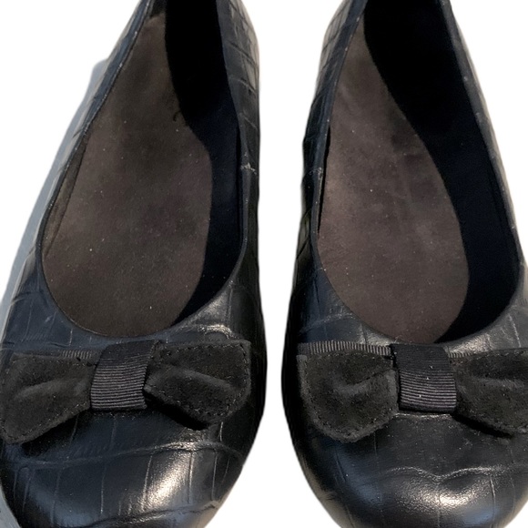 VIONIC “Lydia” Flats W/ Bow At Front Orthaheel Technology In Black Crocodile - Picture 2 of 10